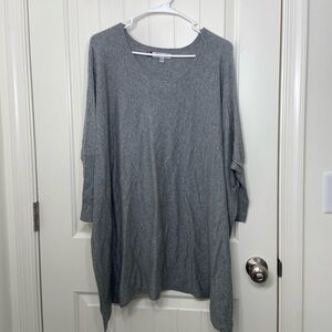 NWOT Jennifer Lopez women’s gray soft‎ knit dolman button sleeve tunic sweater